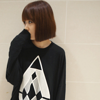 ��ϵ����Ů�˶��� �Ͼ��ʺܸߵ�Ů��ͷ��