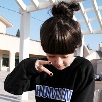 ��ϵ����Ů�˶��� �Ͼ��ʺܸߵ�Ů��ͷ��