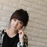 ��ϵ����Ů�˶��� �Ͼ��ʺܸߵ�Ů��ͷ��