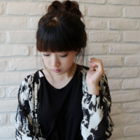 ��ϵ����Ů�˶��� �Ͼ��ʺܸߵ�Ů��ͷ��