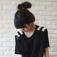 ��ϵ����Ů�˶��� �Ͼ��ʺܸߵ�Ů��ͷ��