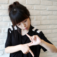 ��ϵ����Ů�˶��� �Ͼ��ʺܸߵ�Ů��ͷ��