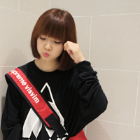 ��ϵ����Ů�˶��� �Ͼ��ʺܸߵ�Ů��ͷ��