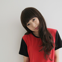 ��ϵ����Ů�˶��� �Ͼ��ʺܸߵ�Ů��ͷ��