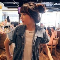 ��ϵ����Ů�˶��� �Ͼ��ʺܸߵ�Ů��ͷ��