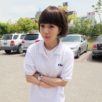 ��ϵ����Ů�˶��� �Ͼ��ʺܸߵ�Ů��ͷ��