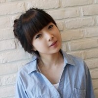 ��ϵ����Ů�˶��� �Ͼ��ʺܸߵ�Ů��ͷ��