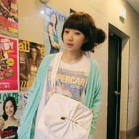 ��ϵ����Ů�˶��� �Ͼ��ʺܸߵ�Ů��ͷ��