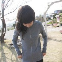 ��ϵ����Ů�˶��� �Ͼ��ʺܸߵ�Ů��ͷ��