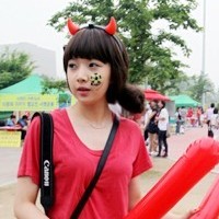 ��ϵ����Ů�˶��� �Ͼ��ʺܸߵ�Ů��ͷ��