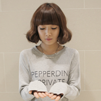 ��ϵ����Ů�˶��� �Ͼ��ʺܸߵ�Ů��ͷ��