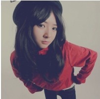 ����ʵ��Ů���ڰ�ɫ�ʻ��ͷ�� ���ѷ����ṩ