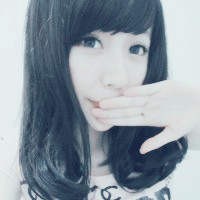 ����ʵ��Ů���ڰ�ɫ�ʻ��ͷ�� ���ѷ����ṩ