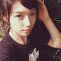 ����ʵ��Ů���ڰ�ɫ�ʻ��ͷ�� ���ѷ����ṩ