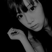 ����ʵ��Ů���ڰ�ɫ�ʻ��ͷ�� ���ѷ����ṩ