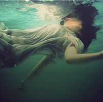 80�ż�Լ���Ů��ͷ�� ÿ�ܾ��ʾ���