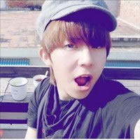 һ��δ������������Ů��ͷ��һ������ֻ�Ǳ˴˵ȴ�