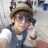 ���˱˴˵�����QQ����ͷ��һ��һŮ������ֻ������Ķ���