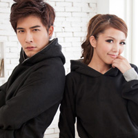 ���м��Ų��Ƶ�����ͷ��һ��һ�ң�����һ����˽��ӵ����