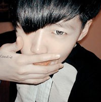 �������ص�QQͷ�����£������˼������Զ�����ź���