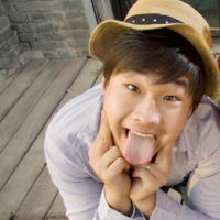 ��л��������QQ����ͷ��һ��һŮ��һ���İ���������