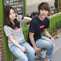 ���ڴ˰�QQ����ͷ��һ��һŮ������ʱ�����������ĺۼ�