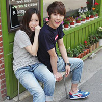 ���ڴ˰�QQ����ͷ��һ��һŮ������ʱ�����������ĺۼ�