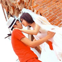 ����ǣ�ҷ���������ͷ��һ��һŮ���Ⱥ���˵���ҵĳ�ŵ