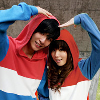 ���ɿ�Ұ��QQ����ͷ��һ��һŮ�������˽���Ψһ