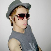 ��������QQ����ͷ��һ��һŮ��ֻΪ����ǿ�����Ÿ���