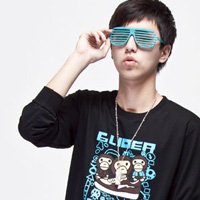 �����ṩ���ڽ���������QQͷ������һ�ԣ���һ�밮����