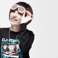 �����ṩ���ڽ���������QQͷ������һ�ԣ���һ�밮����