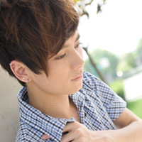 �ڰ�ʱ��������ͷ��һ��һŮ���غ����˶�ж�