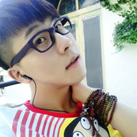 �ڰ�ʱ��������ͷ��һ��һŮ���غ����˶�ж�