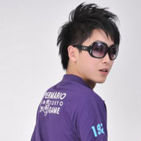 �׽���ĺ�������������ͷ��һ��һŮ������������İ�����