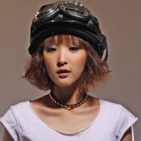 ���ְ��Ľ�������������ͷ��һ��һŮ���Ҹ����м�������������