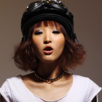 ���ְ��Ľ�������������ͷ��һ��һŮ���Ҹ����м�������������