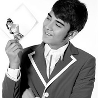 ����ȥ���Ҹ�δ��QQ����ͷ��һ��һŮ��������ô������������ʵ��