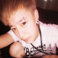 δ�����͸���������ͷ��һ��һŮ�����������ж��