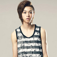 �����ڷ�����qq����ͷ��һ��һŮ�������ں���о�˵��