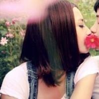 �����ڷ�����qq����ͷ��һ��һŮ�������ں���о�˵��