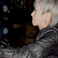 ���������뾫����ͷ��һ��һŮ�����˺��е���