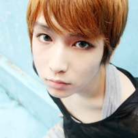 ���������뾫����ͷ��һ��һŮ�����˺��е���