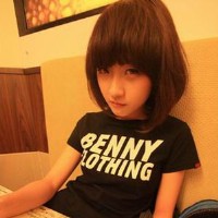 ����˵�Ͱ���һ��һŮ������ͷ������ͺ�