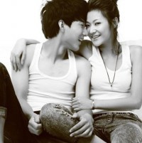 ��������ק����ͷ�� վ��ԭ�ص��ŷ��ӵ��