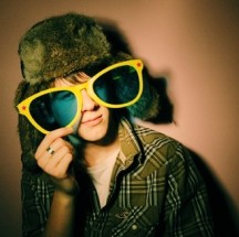 ϲ���������ڴ��߿�·�ϵ�����QQͷ�� 