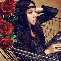 ����������ʱ����Ů������ͷ�� 