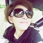 ���Ƕ�����QQ������ͷ��һ����΢Ц