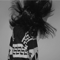 ����̬�ķ�����Ů���ڰ�ͷ�� ���ֵı���¶���͵��Ц 