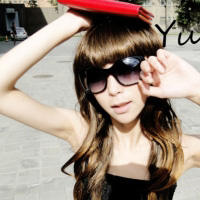 QQ����ͷ��һ��һŮ_վ��ε��������¿�����΢Ц 